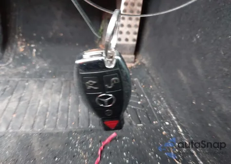 2013 Mercedes-Benz C 300 Sport 4Matic z USA, uszkodzony, nr VIN WDDGF8AB7DR256204